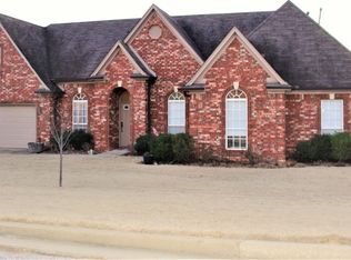 6255 Lakefront Dr, Horn Lake, MS 38637