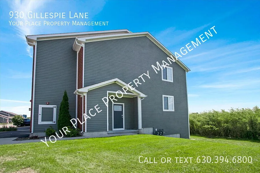 Best Location In Yorkville! End Unit! Backs Up To Wetland! Steps From Shopping! Like New 3br, 2.5... — Photo 3
