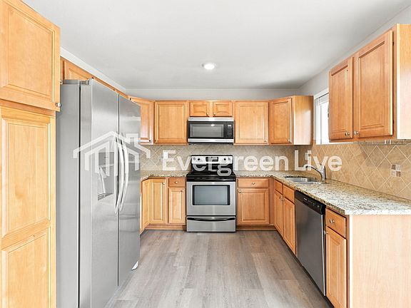 5th image of 3286 S Helena St