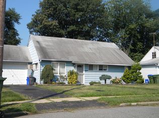 9 Dobson Rd, Edison, NJ 08817