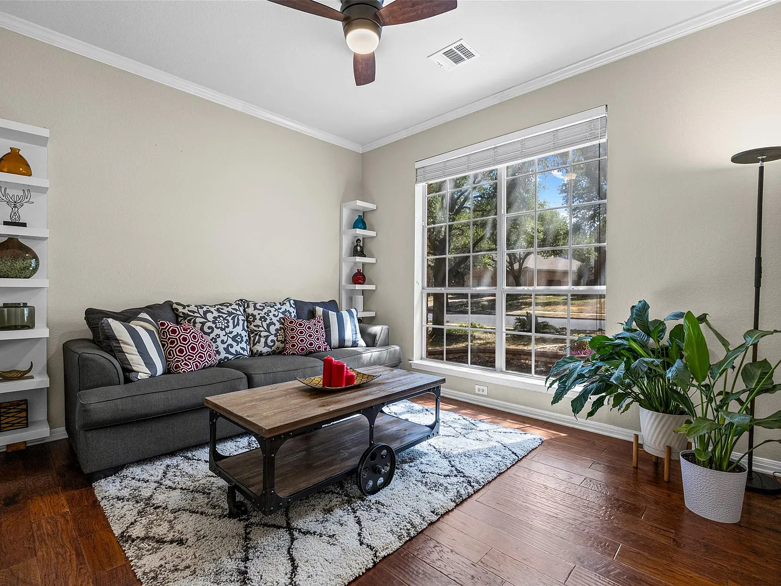 4 bed, 3.5 bath, 2217 sqft, $2,800 — Photo 2
