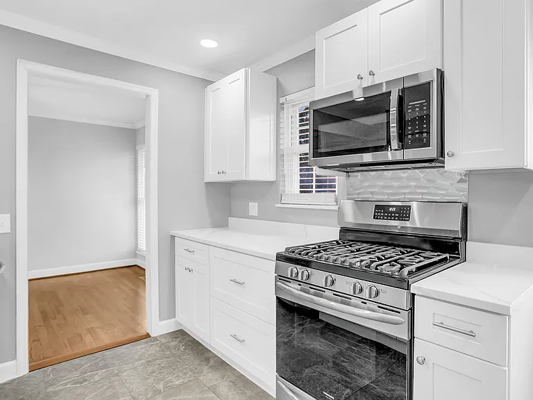 4 Bradley Blvd — Photo 11