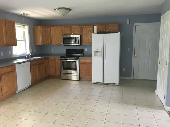 13 Main St, Tariffville, CT 06081