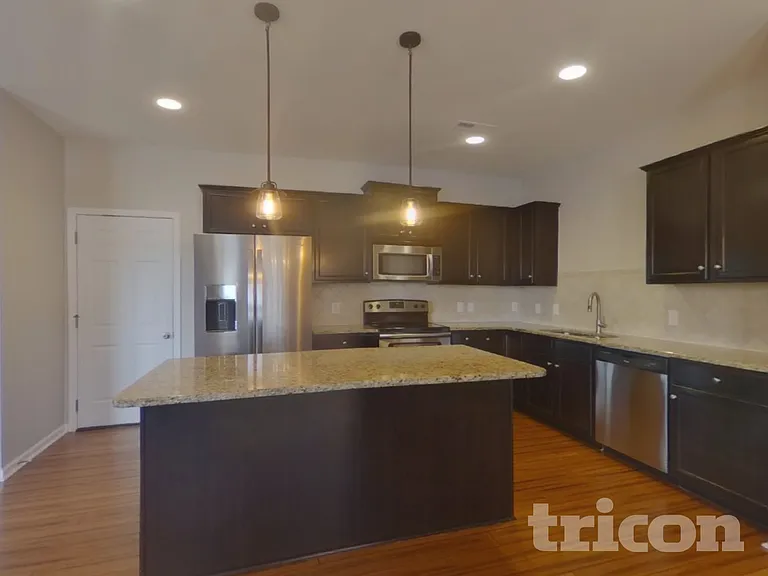 1048 Silverberry St — Photo 4