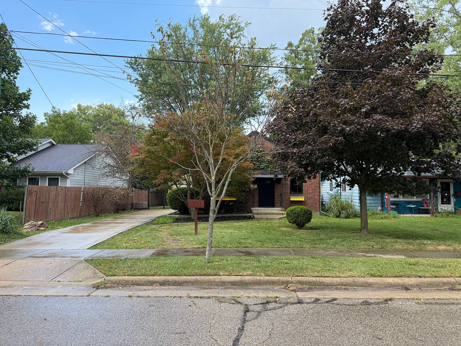 327 W Davis St — Photo 2