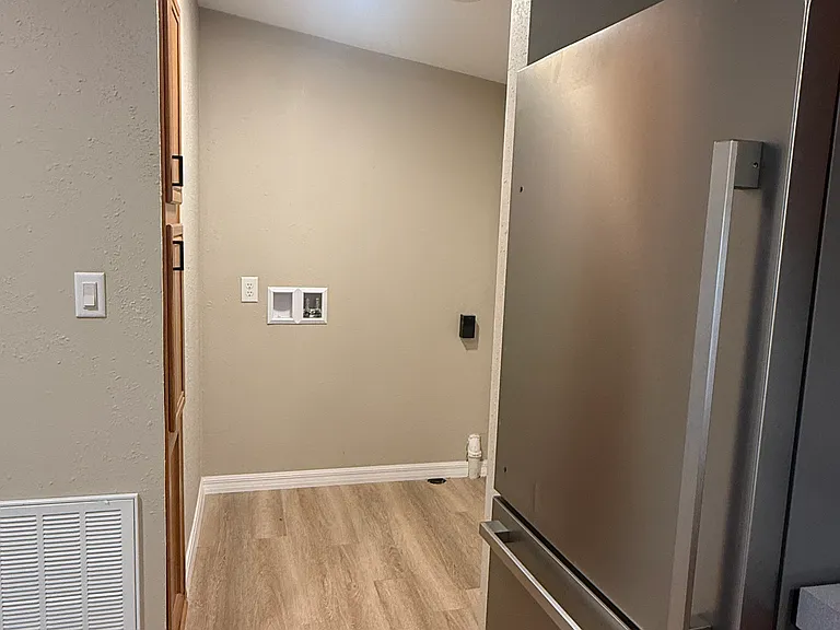 232 SW Dingo Way — Photo 3