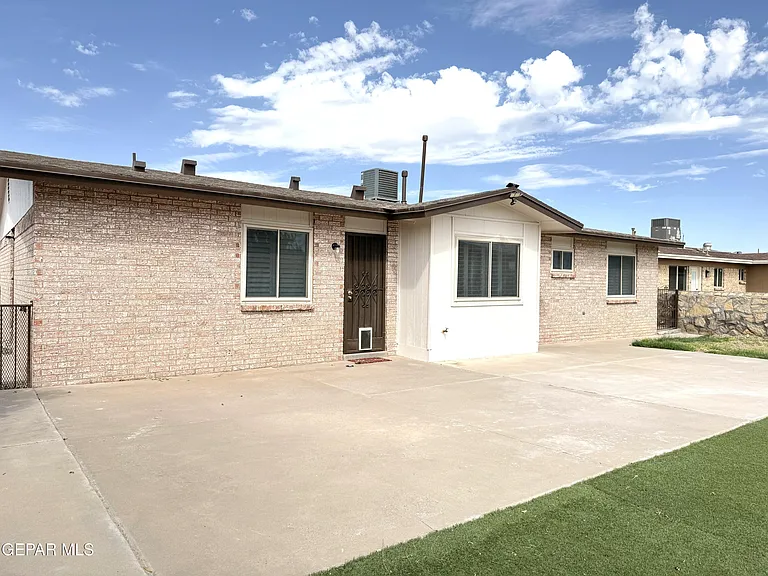 9321 Sorbonne Dr — Photo 34