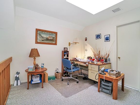 3rd image of 10 Rose Ct