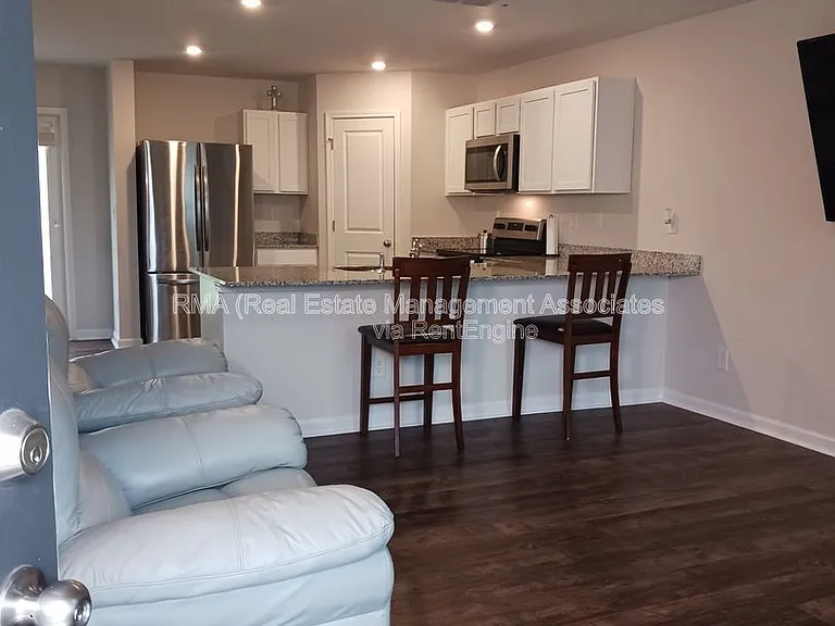 141 Catalpa Rd — Photo 3