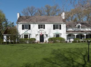 557 Garden Rd, Oakwood, OH 45419