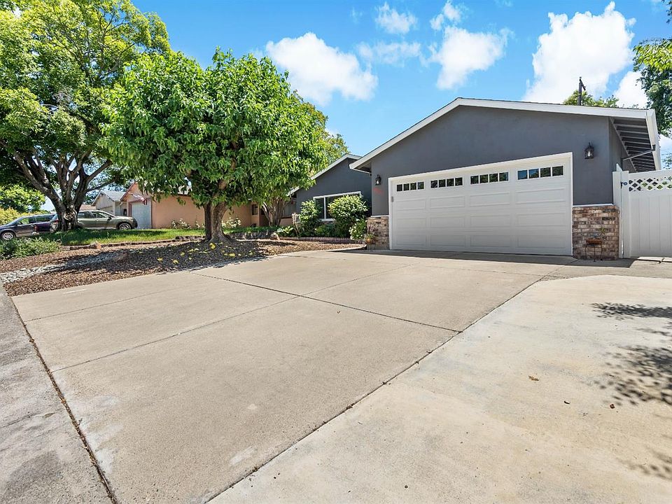 1st image of 8910 Aksarben Dr