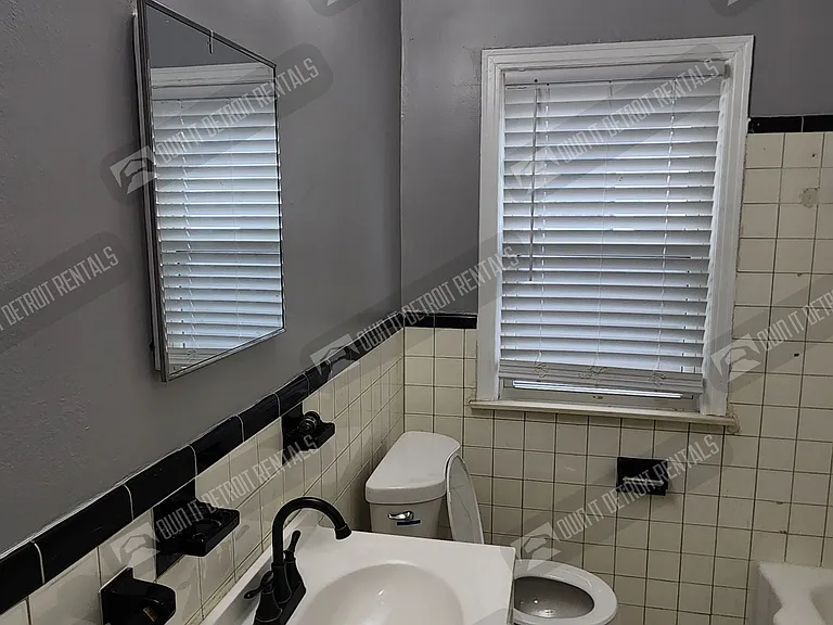 18492 Gilchrist St — Photo 22