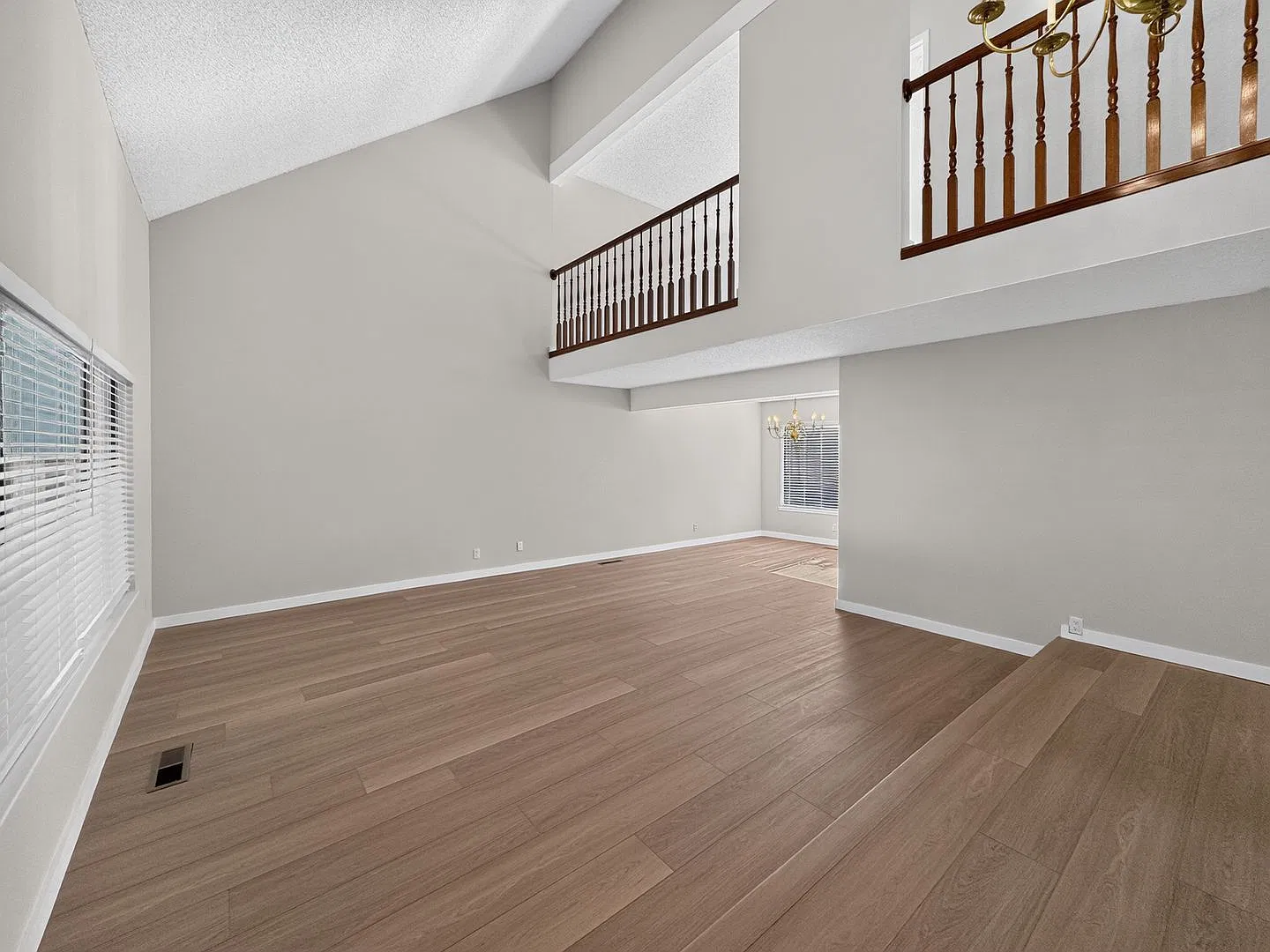 Spectacular Two-story with Four Bedrooms PLUS Spacious Loft Located in Walnut Green community wit... — Photo 3