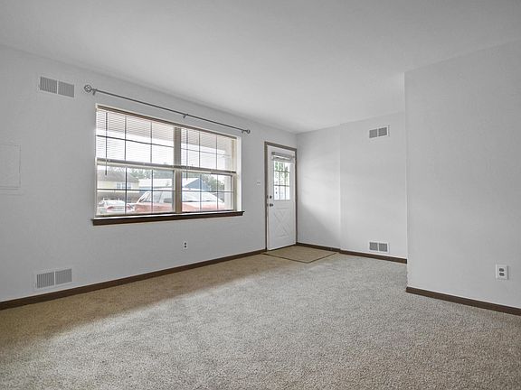 2nd image of 606 Country Ln APT A
