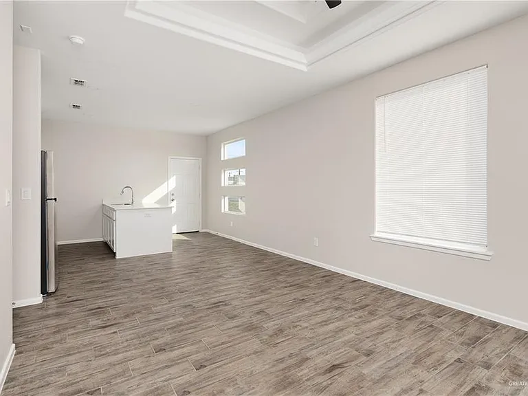 3400 Ventura Ave #3 — Photo 5