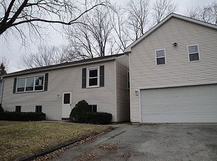 187 Fairway Rd, Lake Zurich, IL 60047