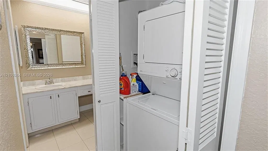 2 bed, 2.0 bath, 1200 sqft, $3,000 — Photo 3