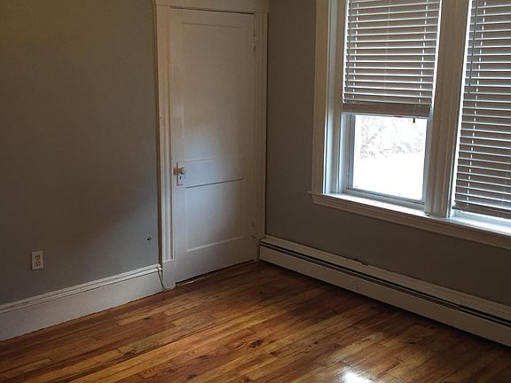 2nd image of 6 Littles Ln APT 33