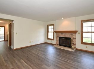 1808 Big Bend Rd, Waukesha, WI 53189