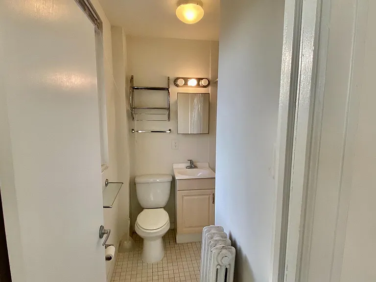 332-34 S 17th St #3B — Photo 8