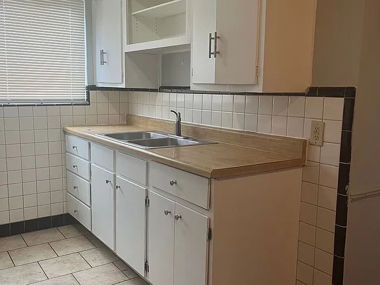 7080 Eastlawn Dr — Photo 8