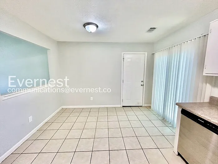 1373 Mill Lake Cir — Photo 8