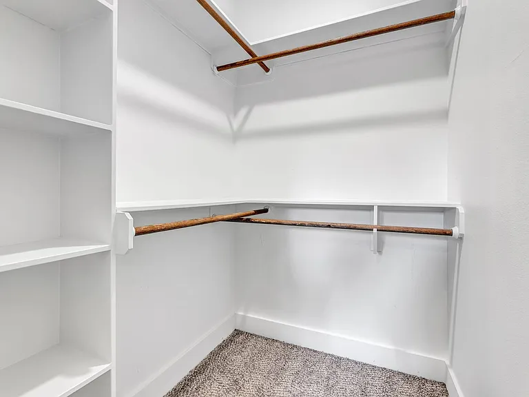211 Lynn Dr — Photo 21