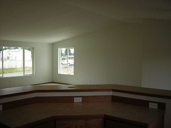 Gigantic Great Room w/vaulted ceilings