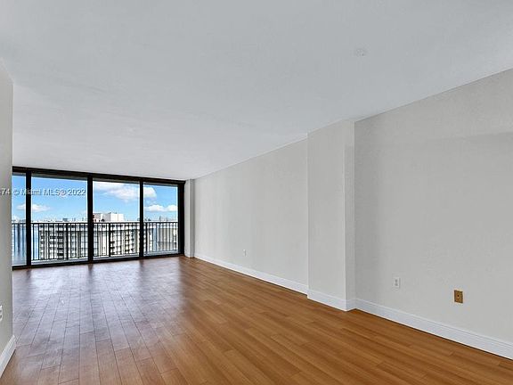 5th image of 1450 Brickell Bay Dr APT 1811