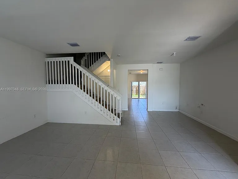 2659 SE 28th Ave — Photo 2