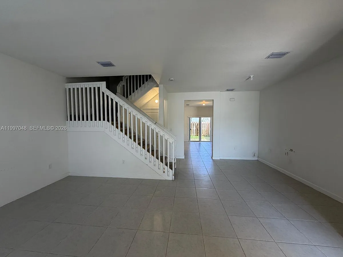 Building Photo - 2650 SE 28th Ave #2659