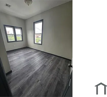 4 bed, $2,500 — Photo 2