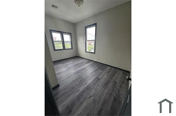 Building Photo - 71 W Runyon St #3