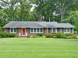 1039 N Peace Haven Rd, Winston Salem, NC 27104