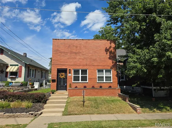 816 Adams St, Saint Charles, MO 63301