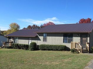 214 Crest Dr, Mount Carmel, TN 37645