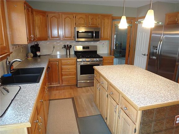 5th image of 246 Elmhurst Cir