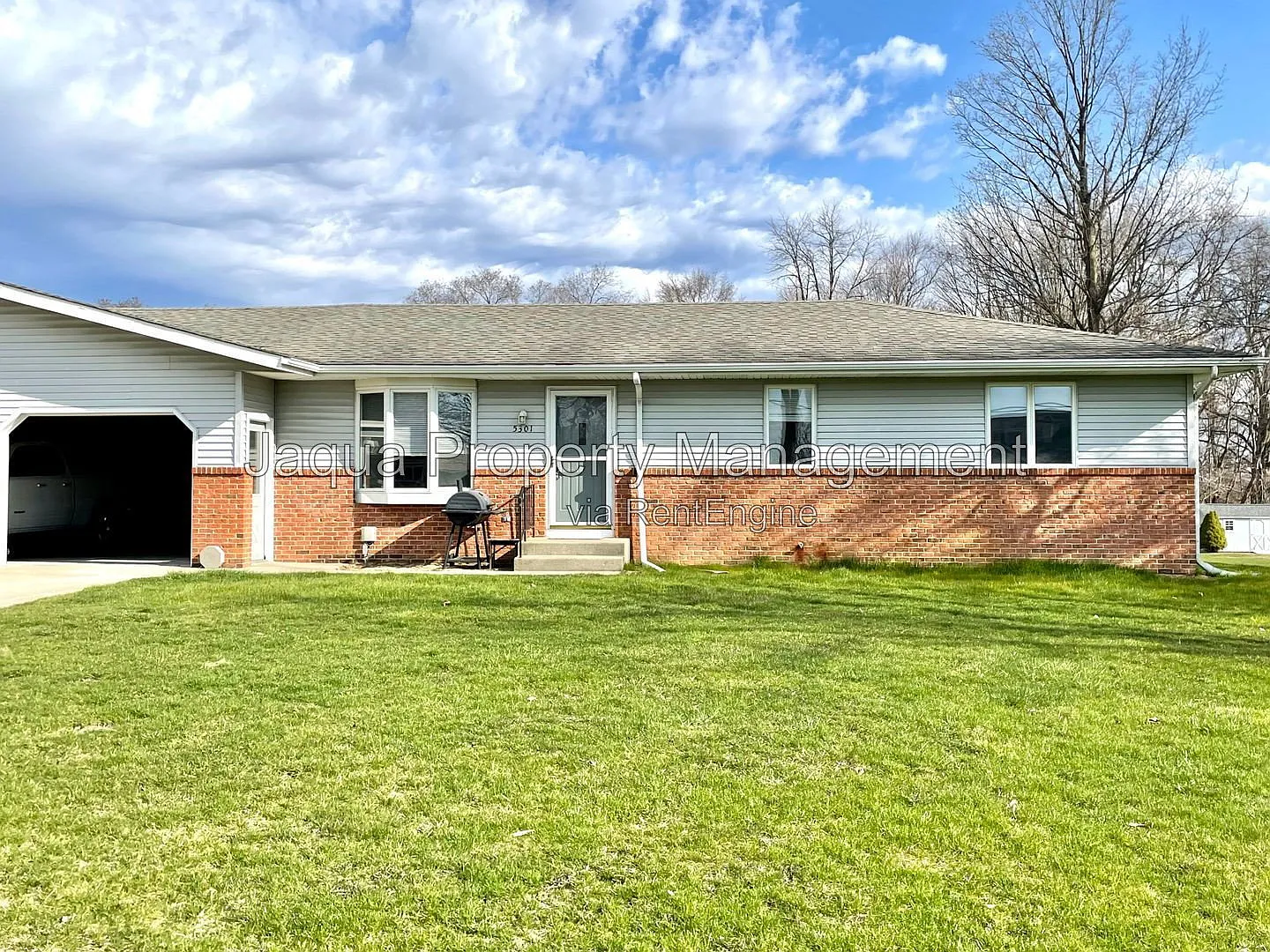 3 bed, 1.0 bath, 1900 sqft, $1,900 — Photo 1
