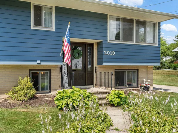 2019 Mitchell St, Oshkosh, WI 54901