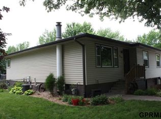 2903 Janan Dr, Bellevue, NE 68005