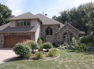 209 Innsbrook Ln, Burnsville, MN 55306