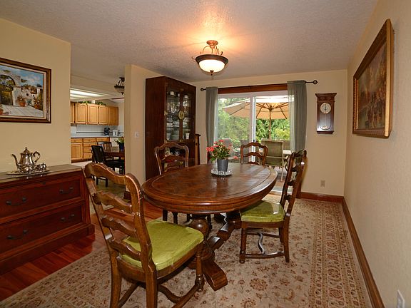 Dining Room w/ Slider