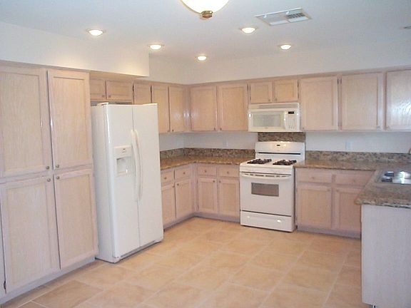 Beautifully Renovated Kitchen