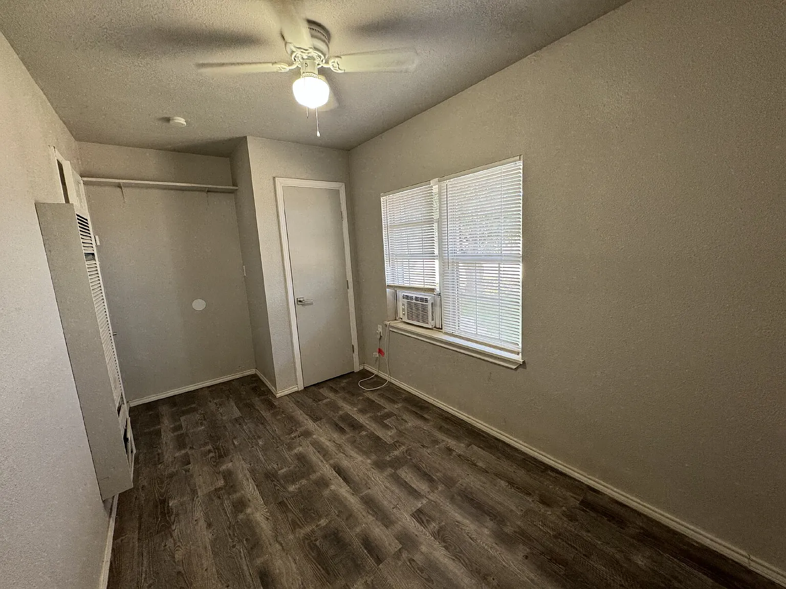 3 bed, 2.0 bath, 1090 sqft, $995 — Photo 3