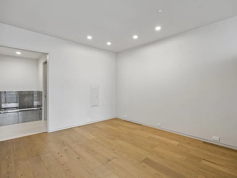 2430 Victory Park Ln #1906 — Photo 14