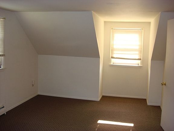4th image of 20 Scudder Ave