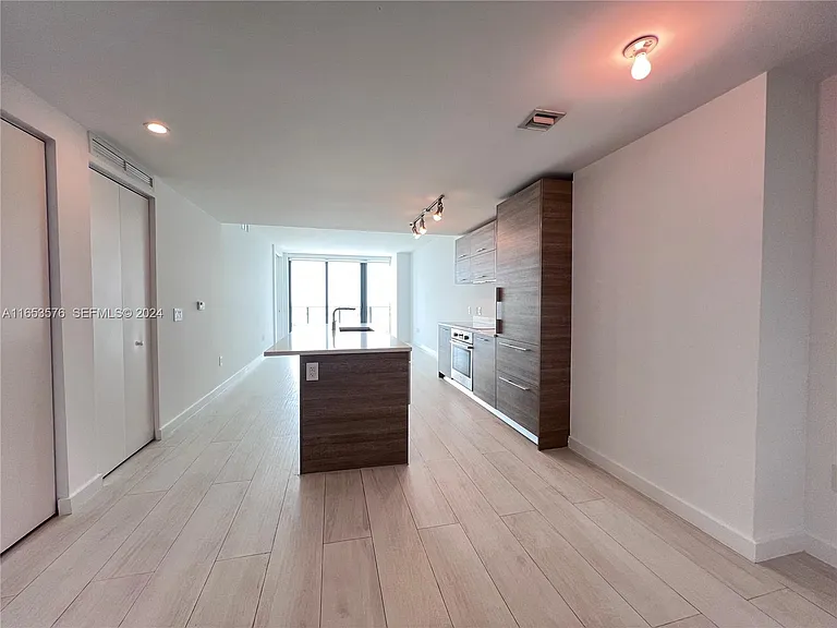 650 NE 32nd St #3305 — Photo 9