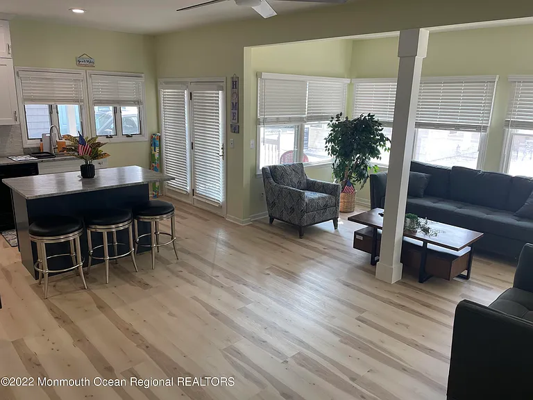 68 E Pacific Way — Photo 3