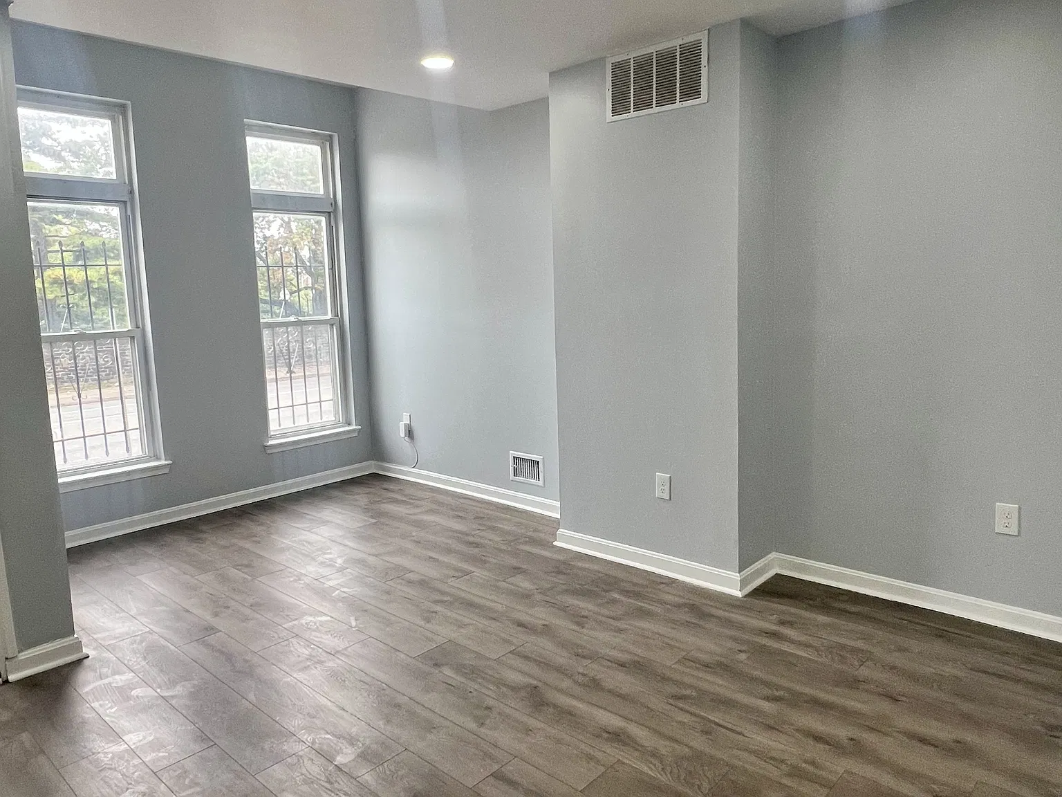 520 East North Avenue - - — Photo 2