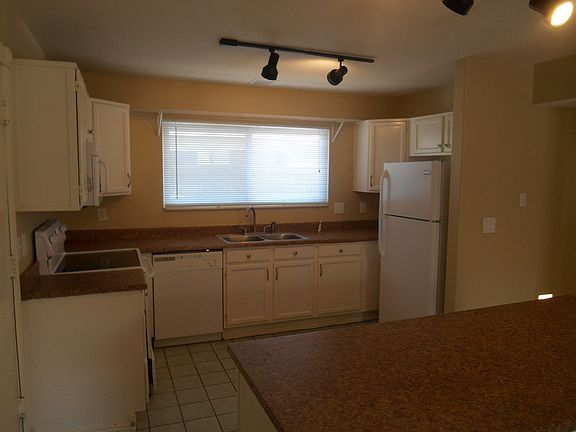 4th image of 4027 E Covina St